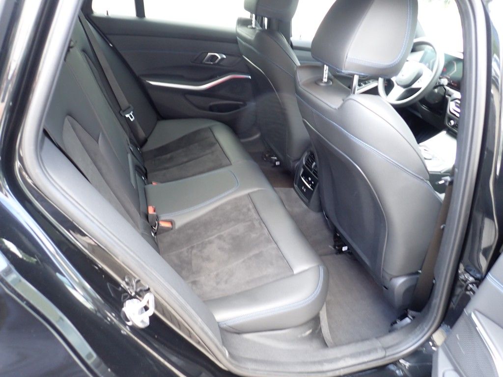 BMW 330 i Touring M Sport - Samsaru's Car Outlet