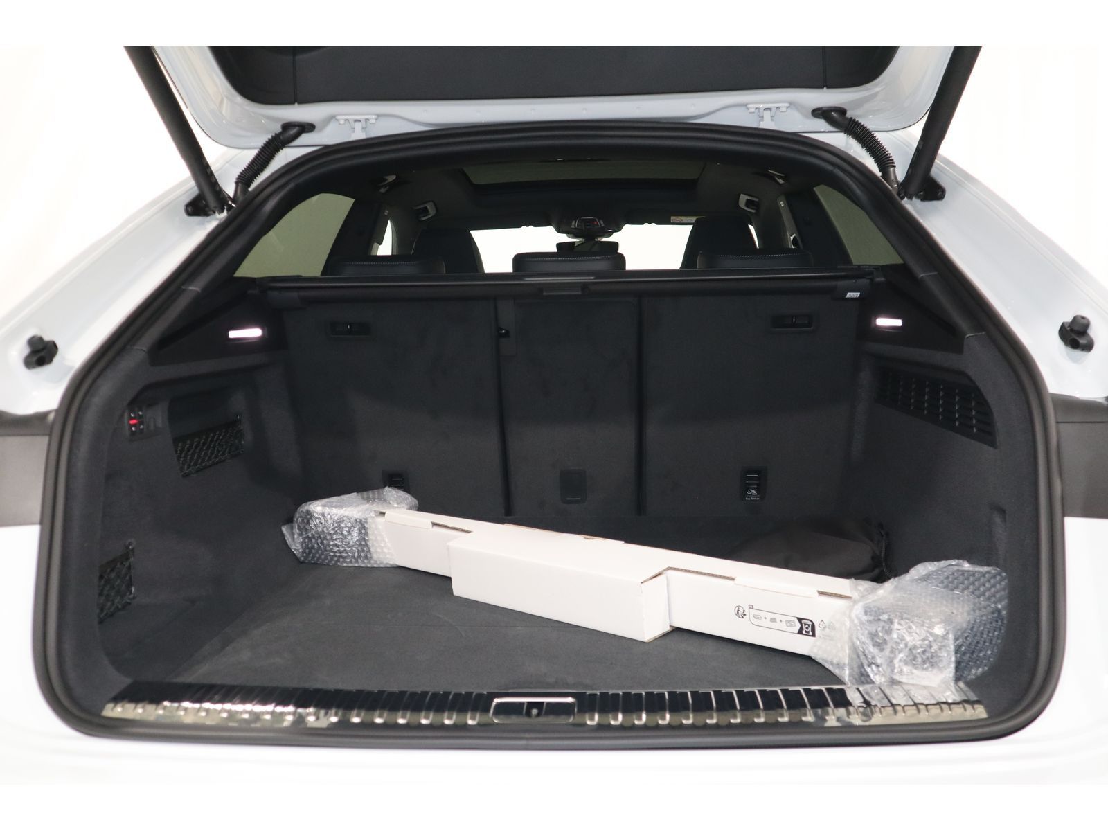 Audi Q8 SUV 50 TDI S line - Samsaru's Car Outlet