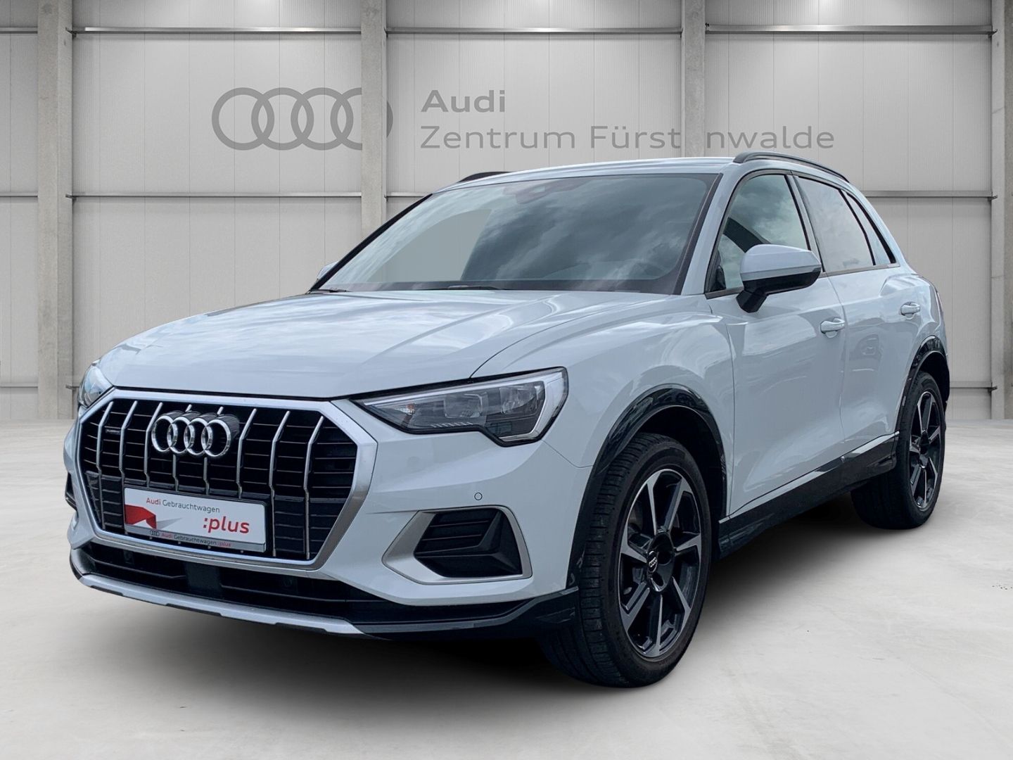 Audi Q3 45 TFSI quattro advanced - Samsaru's Car Outlet