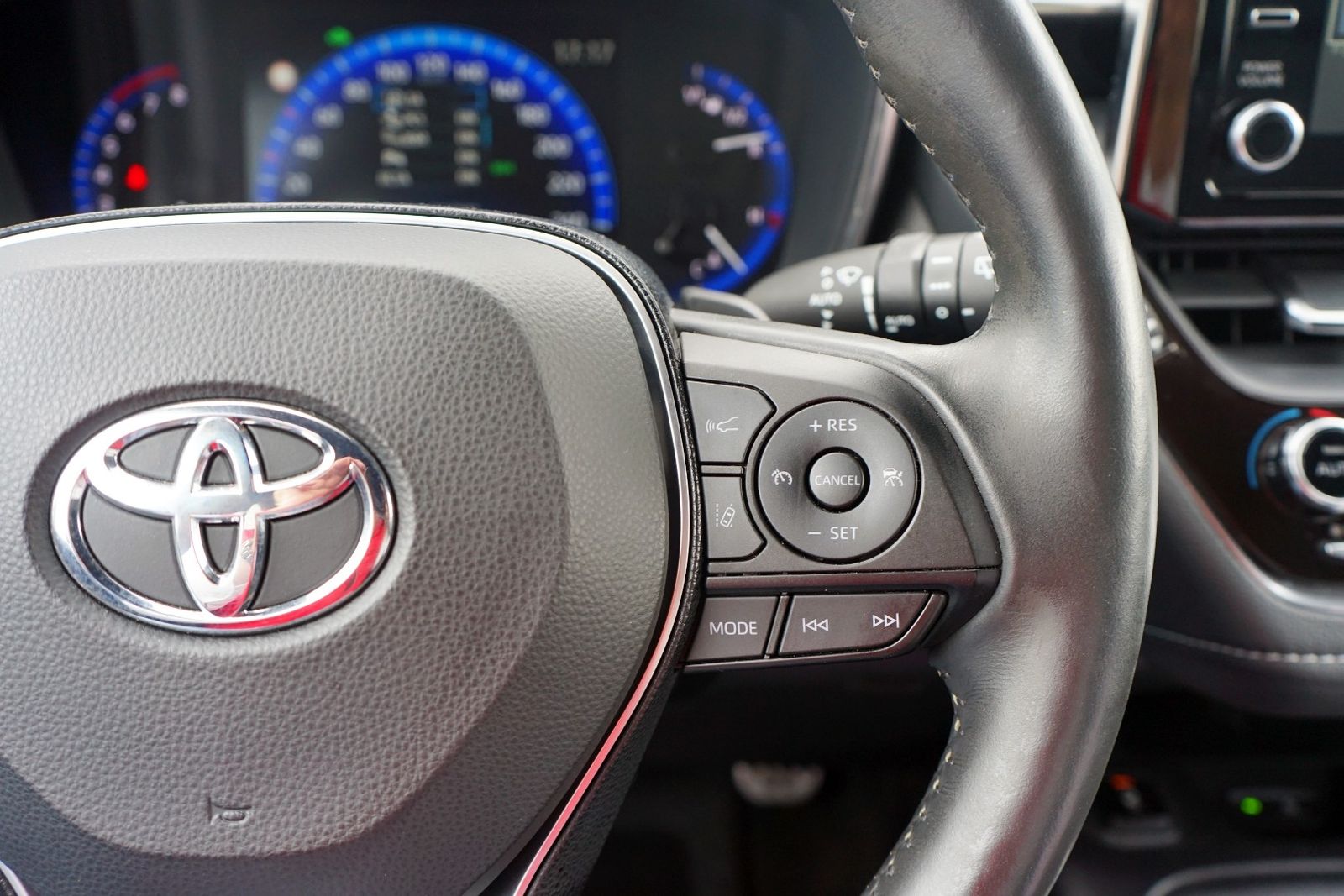 Toyota Corolla 2.0 Hybrid Business Edition - Samsaru's Car Outlet