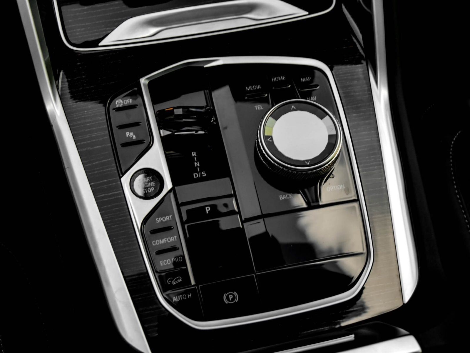 BMW X6 xDrive40d Indiv. M Sport + PanoSkyLo. + B/W +