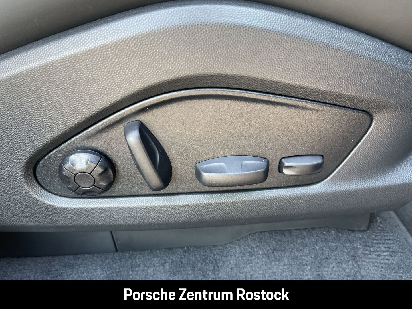Porsche Macan 4 BOSE Abstandstempomat Surround-View LED