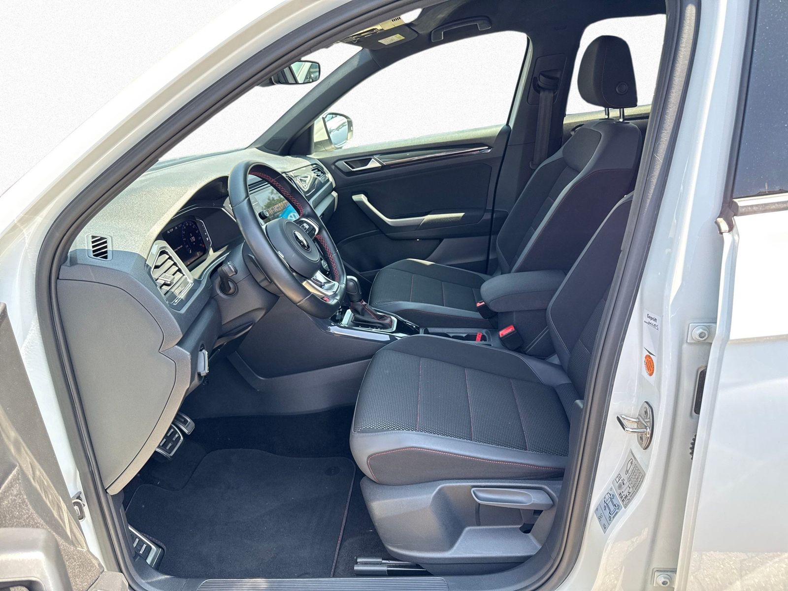 Volkswagen T-Roc 1.5 TSI R-Line - Samsaru's Car Outlet