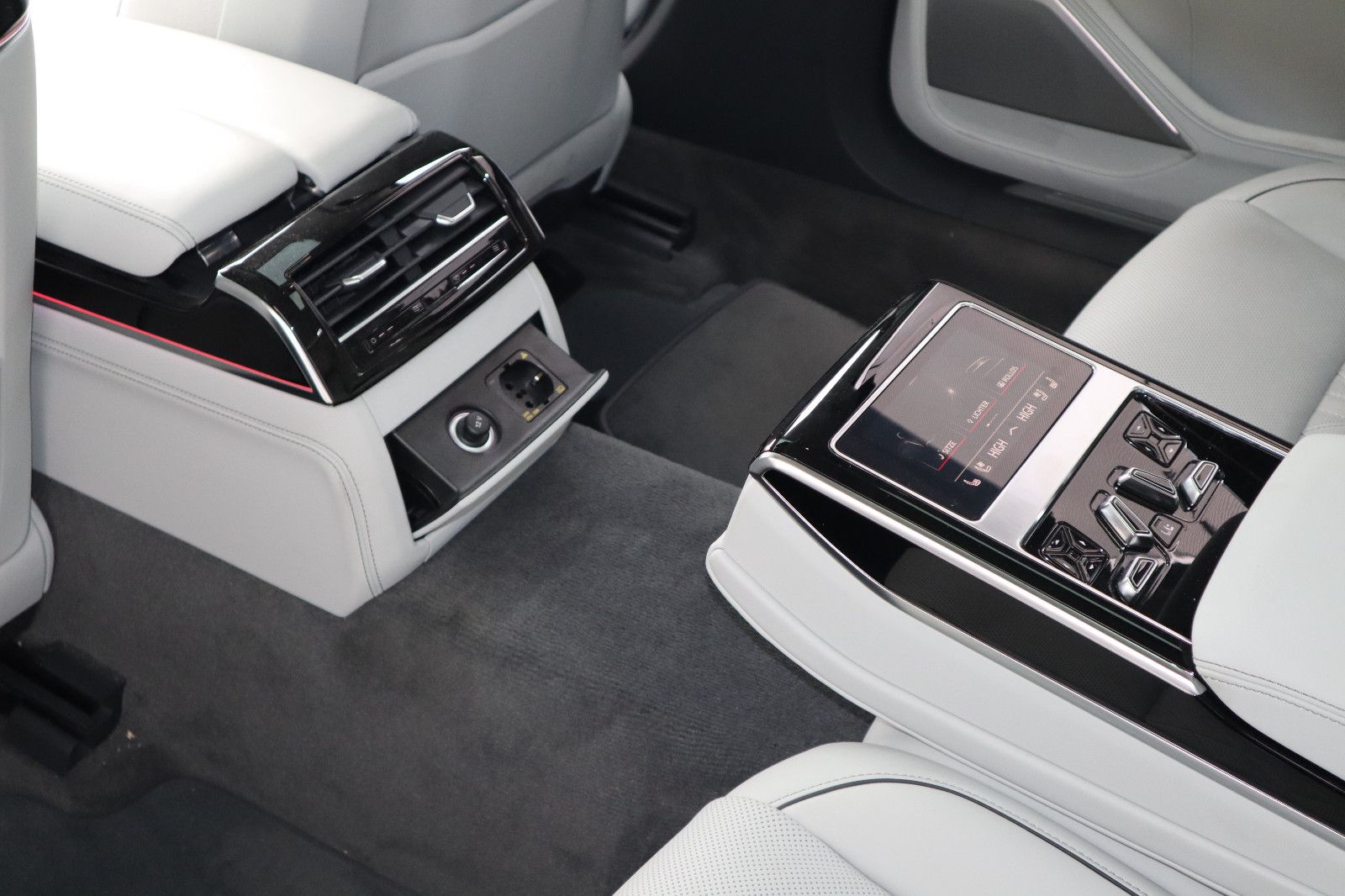 Audi A8L 60 TFSIe lang exclusive - Samsaru's Car Outlet