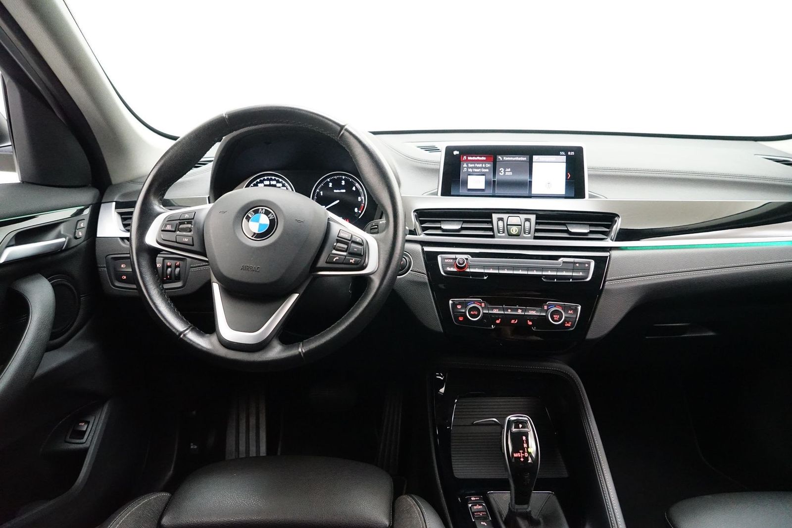 BMW X1 xDrive18d Sport Line - Samsaru's Car Outlet