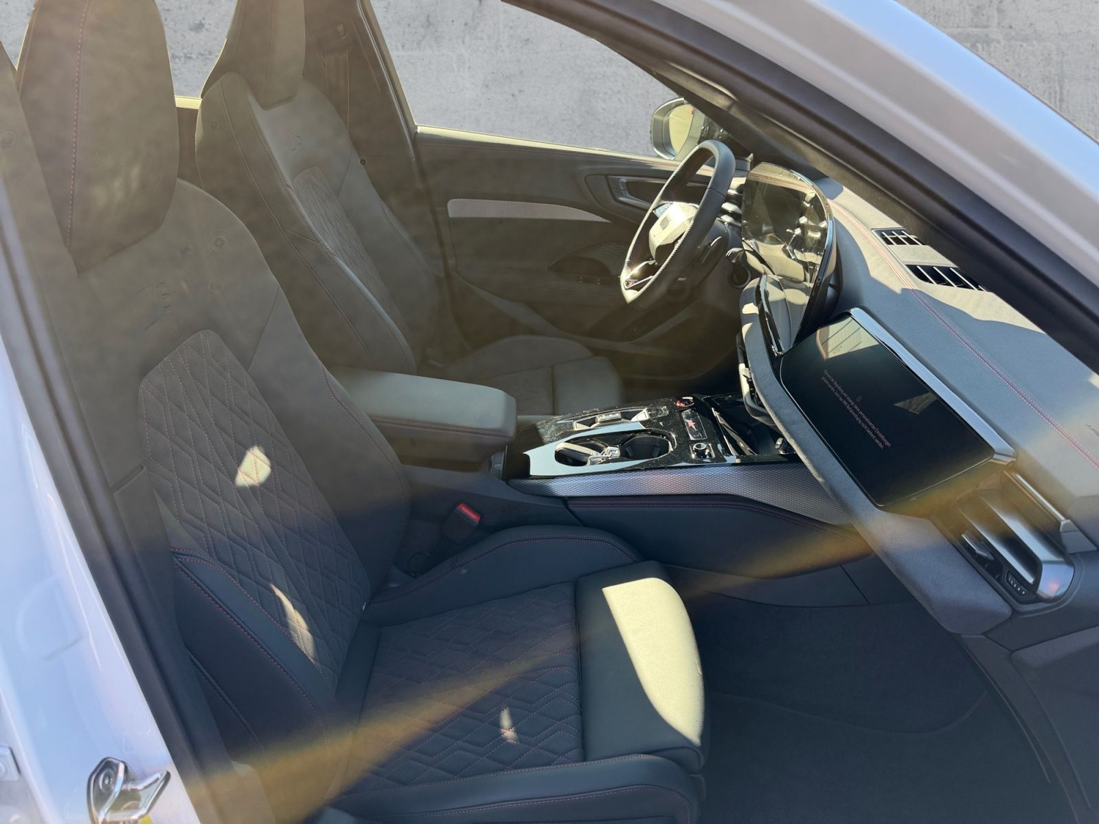 Audi A5 Avant e-hybrid 220kW S-LINE MATRIX+AHK+PANO