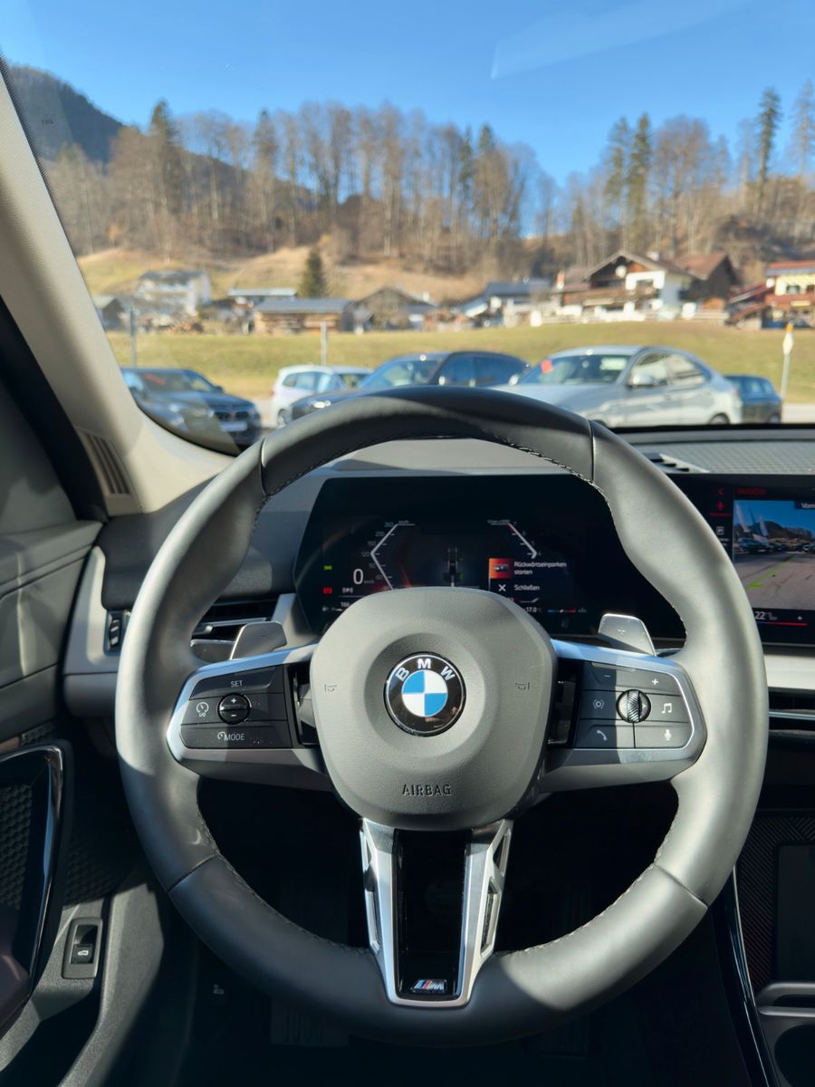 BMW X1 xDrive23i - Samsaru's Car Outlet
