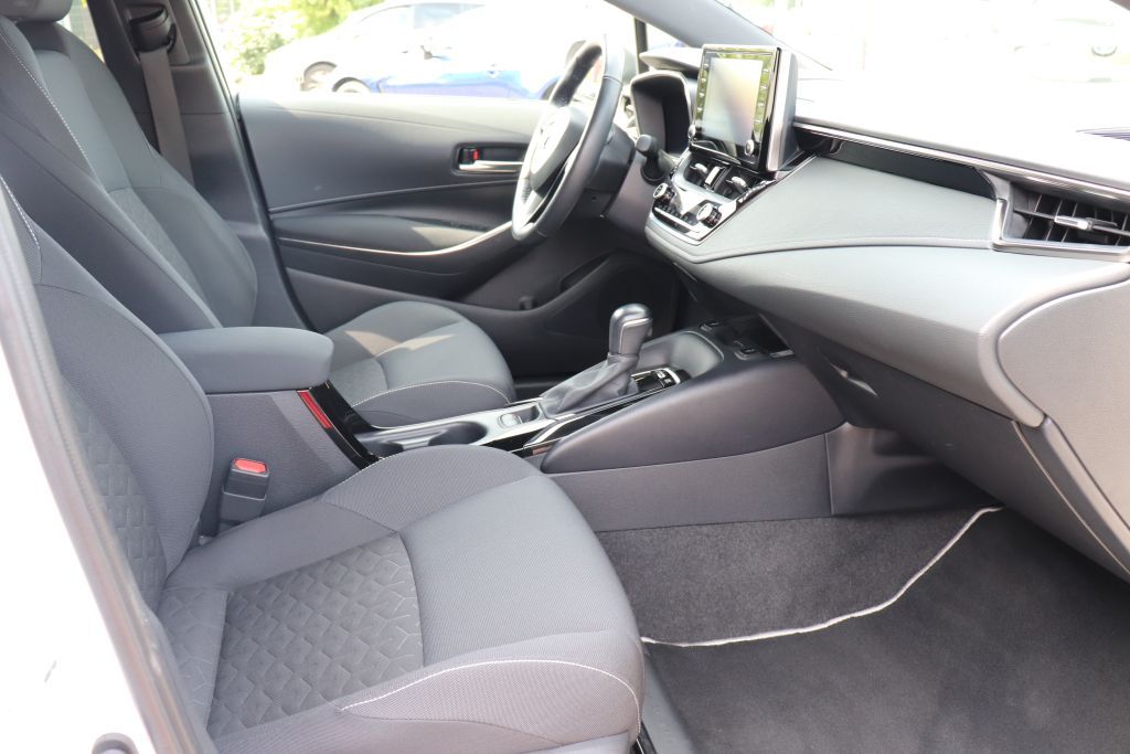 Toyota Corolla 1.8 Hybrid - Samsaru's Car Outlet