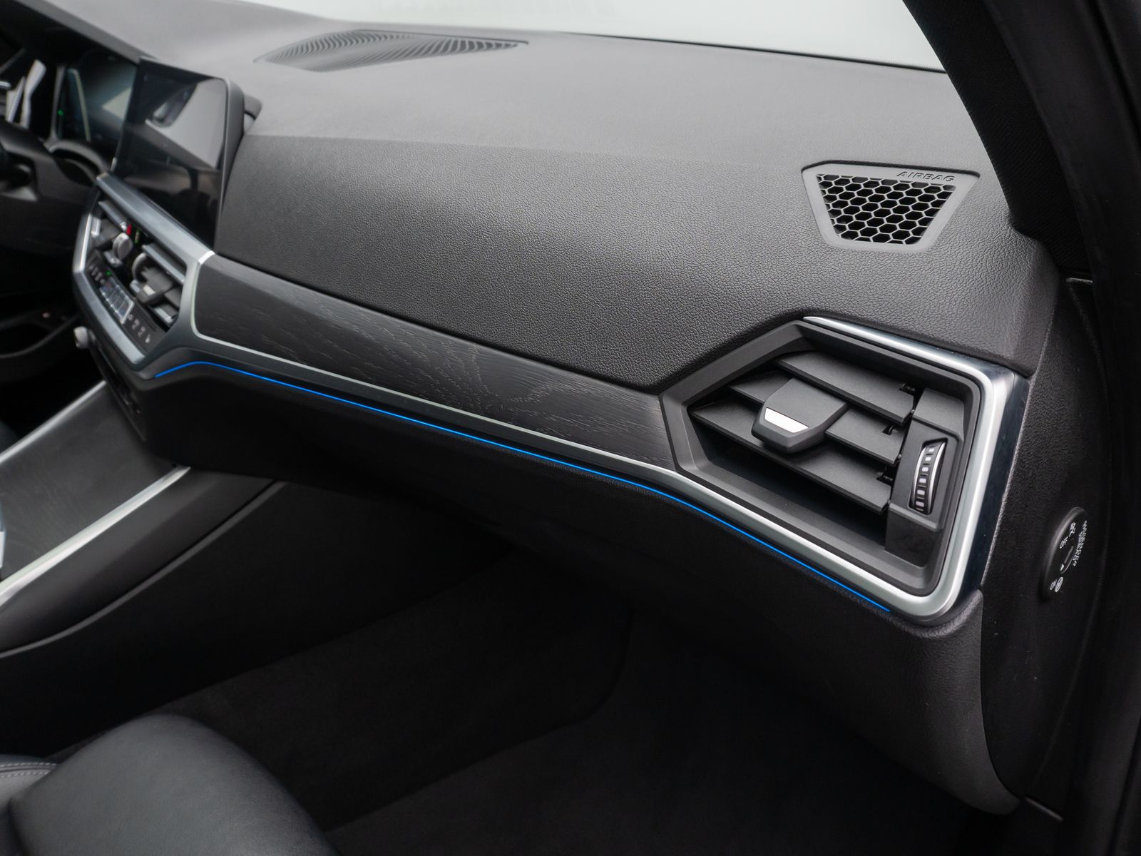 BMW 320e xD Sport Line - Samsaru's Car Outlet