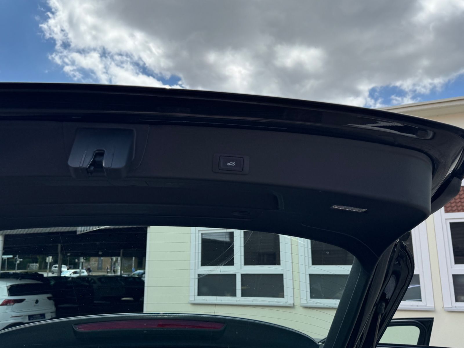 Audi A4 Avant 35 TFSI advanced - Samsaru's Car Outlet