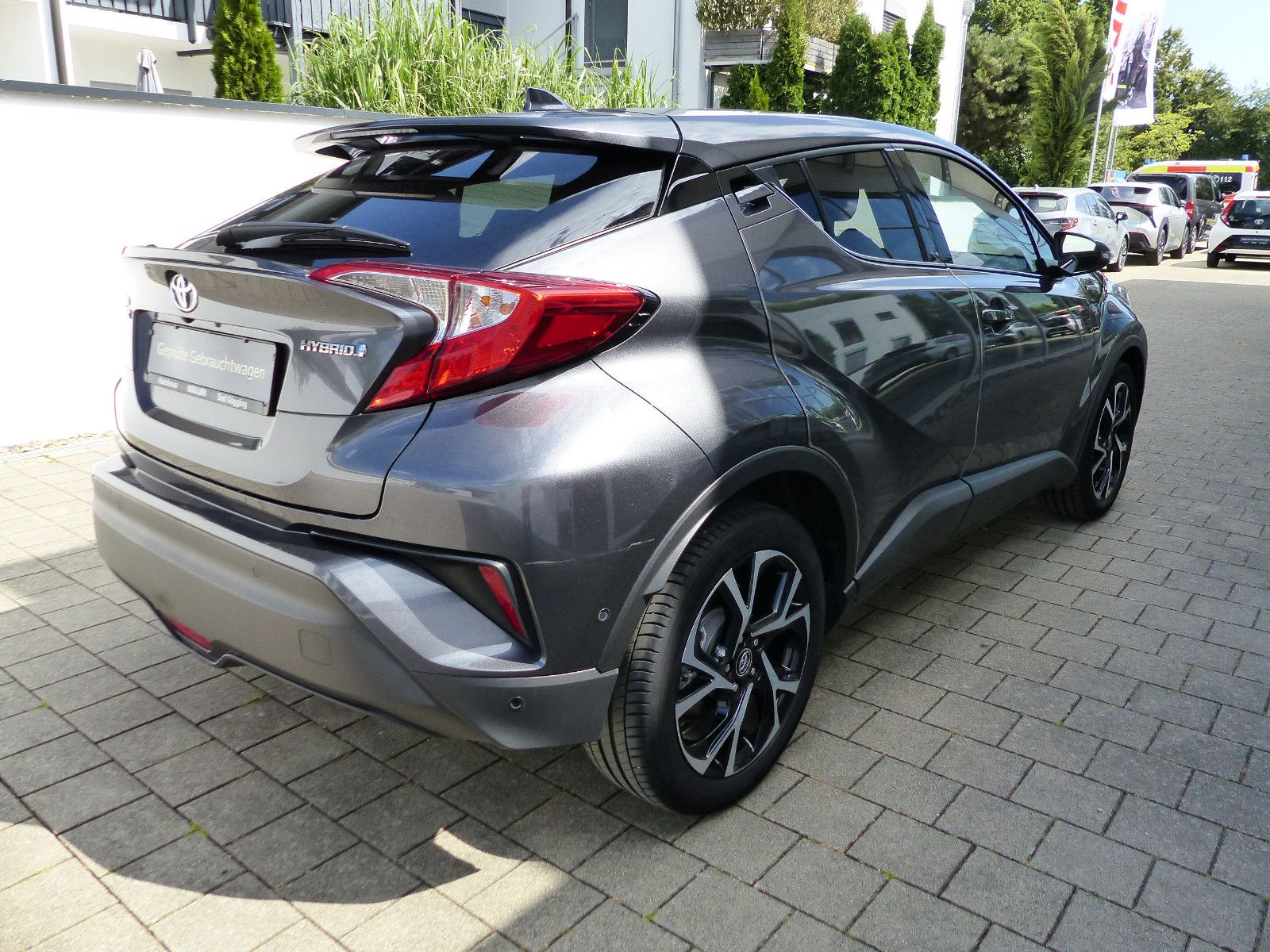 Toyota C-HR 1.8 VVT-i Hybrid Club - Samsaru's Car Outlet