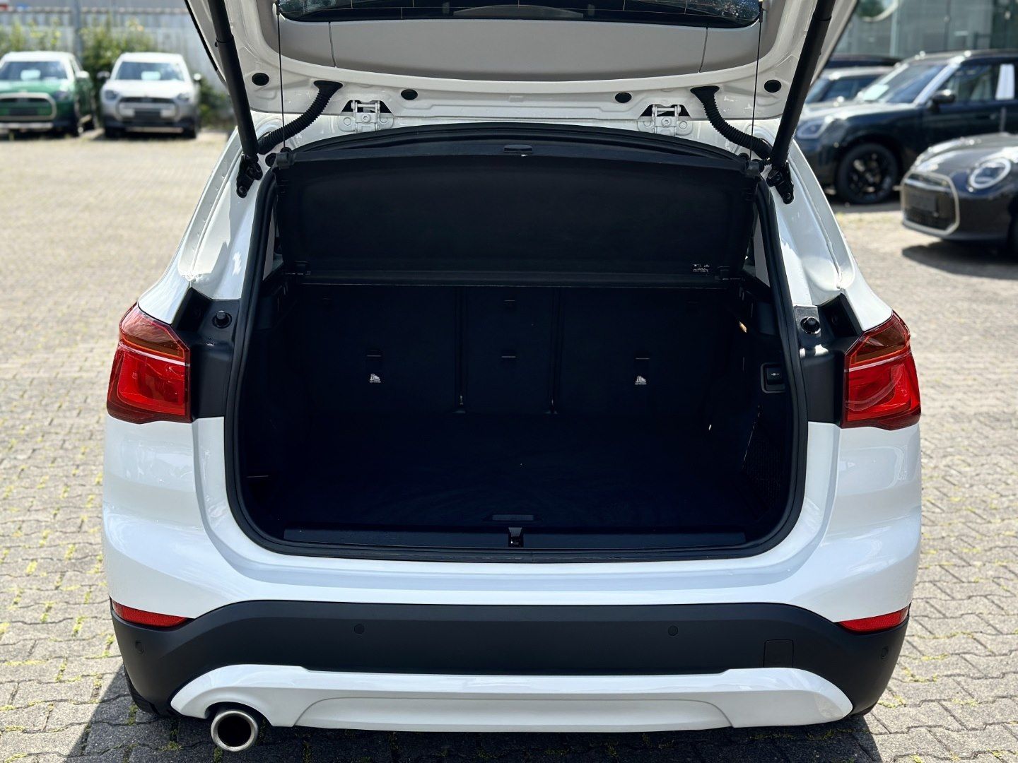 BMW X1 xDrive25e - Samsaru's Car Outlet