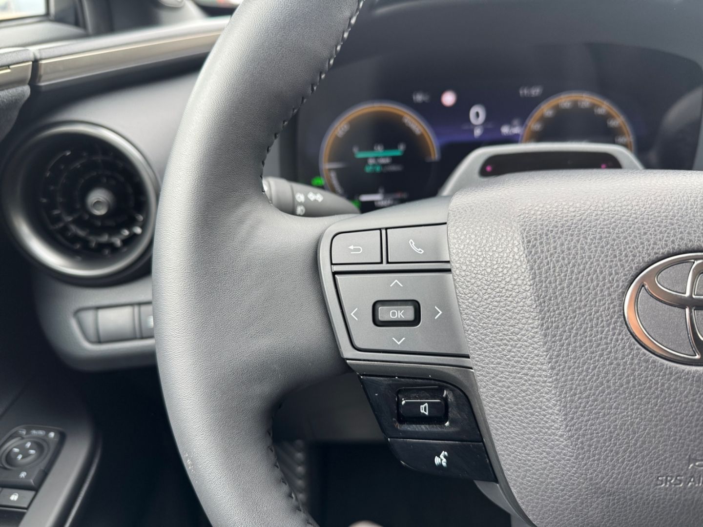 Toyota C-HR 2.0 Hybrid Lounge - Samsaru's Car Outlet