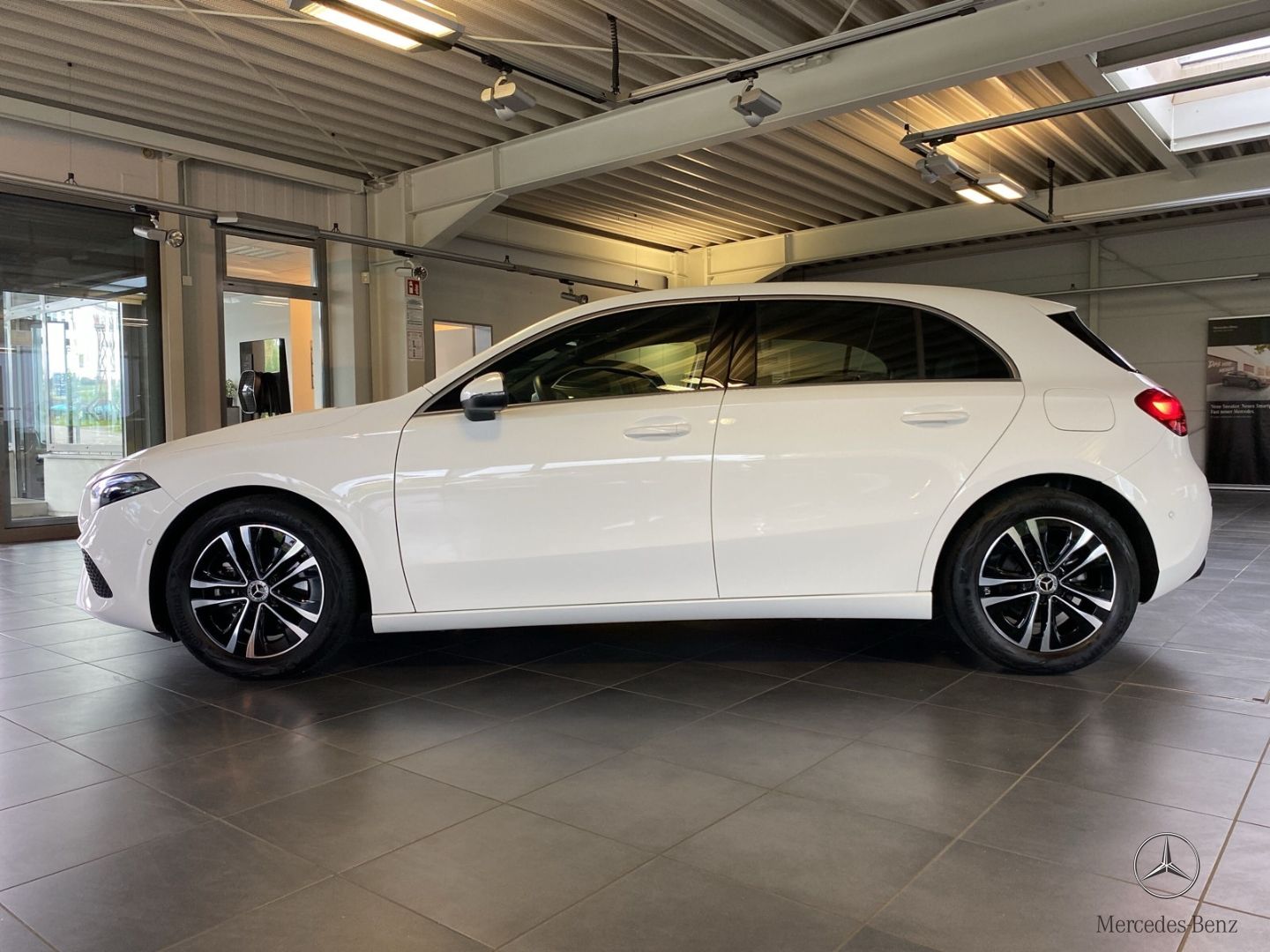 Mercedes-Benz A 180 7G-DCT PROGRESSIVE - Samsaru's Car Outlet