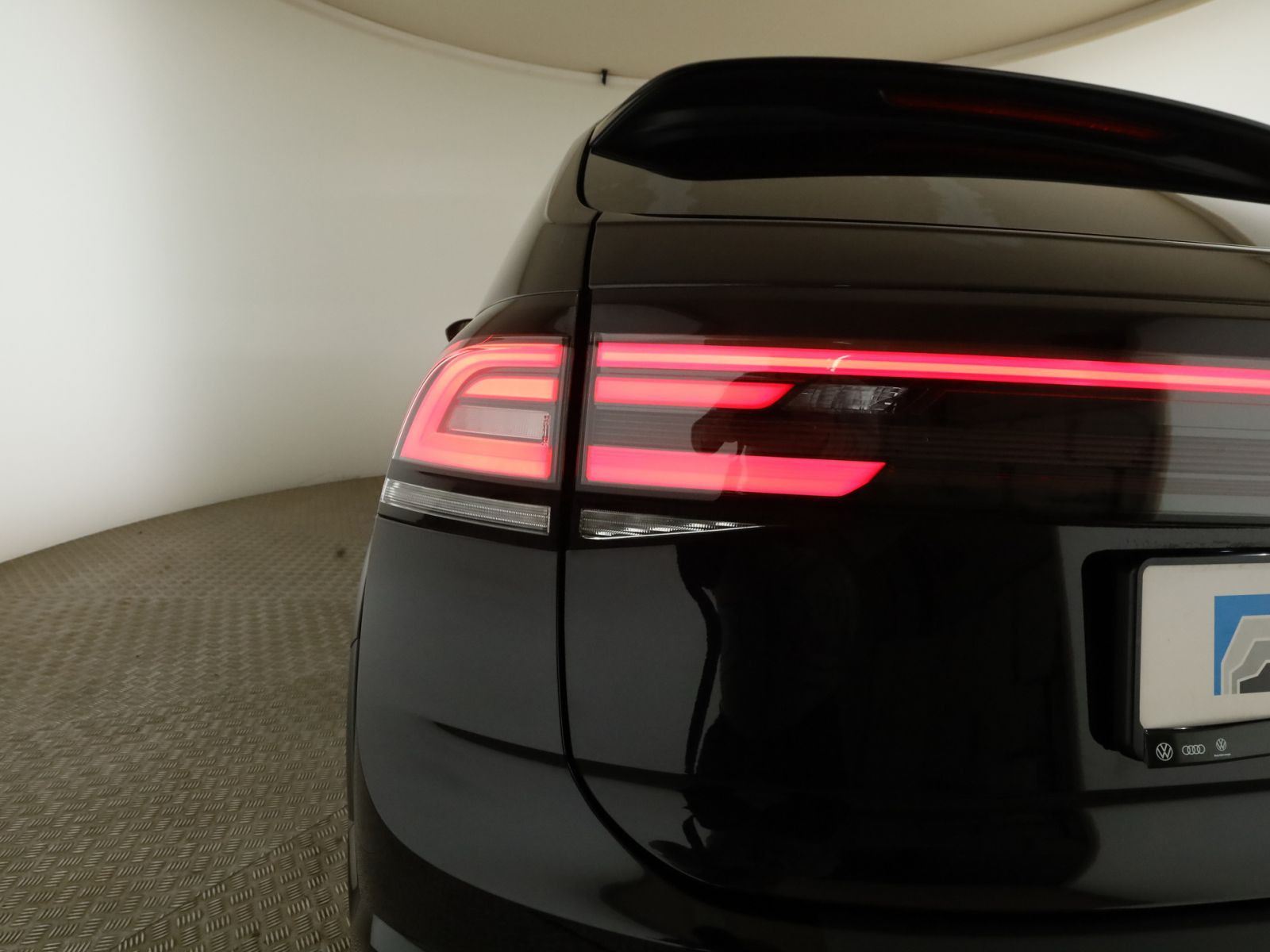 Volkswagen Taigo 1.0 TSI R-Line - Samsaru's Car Outlet