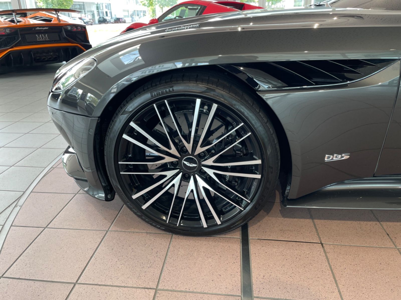 Aston Martin DBS V12 Superleggera Volante