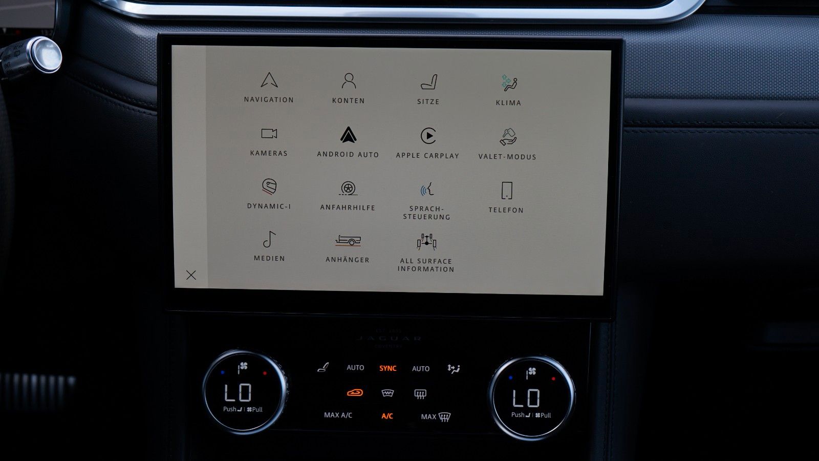 Jaguar F-PACE P550 SVR AWD*PANO*HUD*22"ALU*ACC*