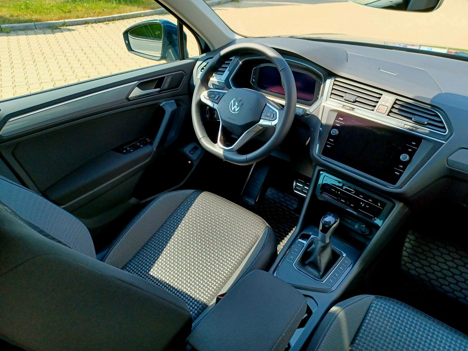 Volkswagen Tiguan Active eHybrid - Samsaru's Car Outlet