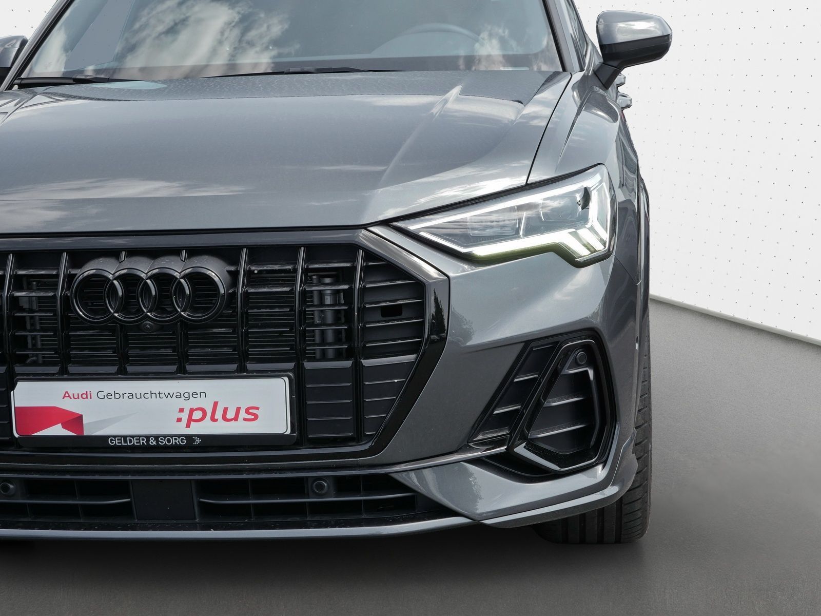 Audi Q3 40 TFSI qu. S line - Samsaru's Car Outlet