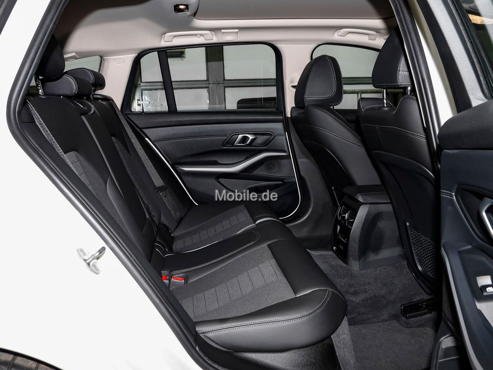 BMW 330e Touring Advantage - Samsaru's Car Outlet