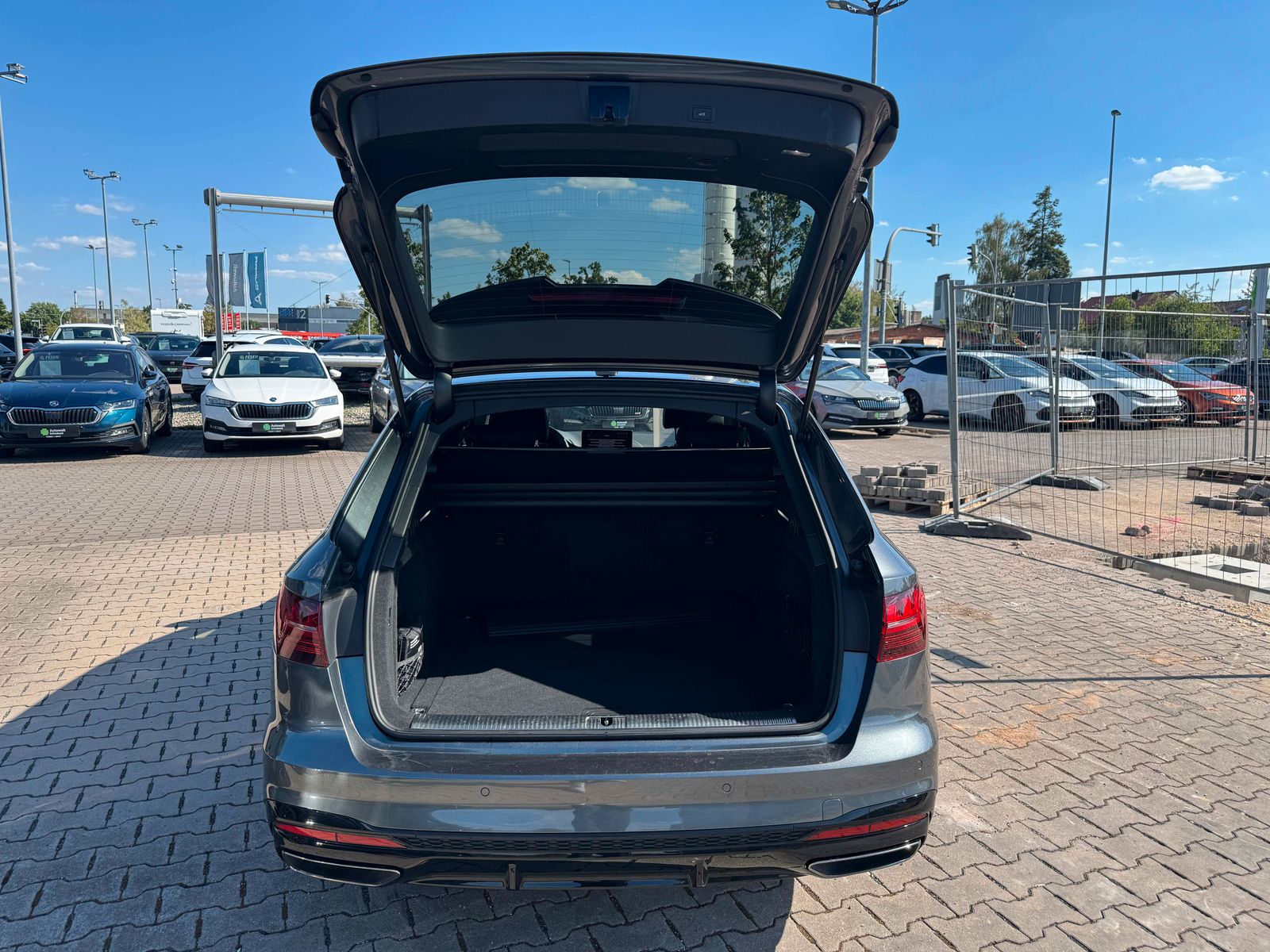 Audi A4 Avant S-Line 40 TFSI qu S-Tr. MATRIX AHK ACC