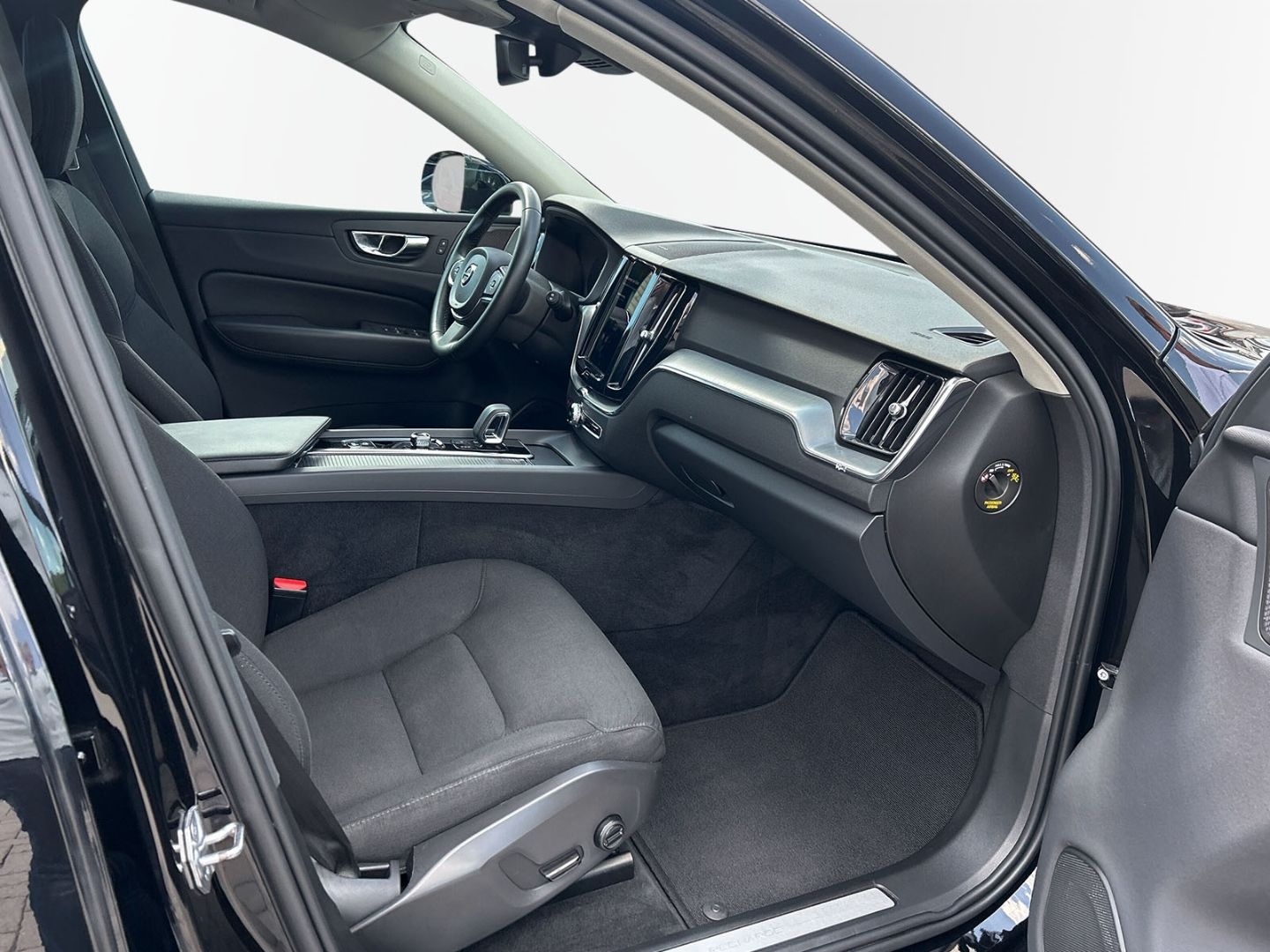 Volvo XC60 Recharge T6 AWD Inscription - Samsaru's Car Outlet