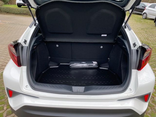 Toyota C-HR Hybrid Flow - Samsaru's Car Outlet
