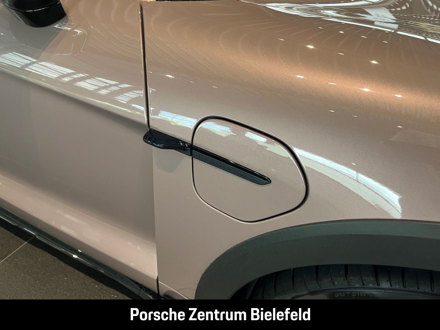 Porsche Taycan Turbo S Cross Turismo Burmester Panorama