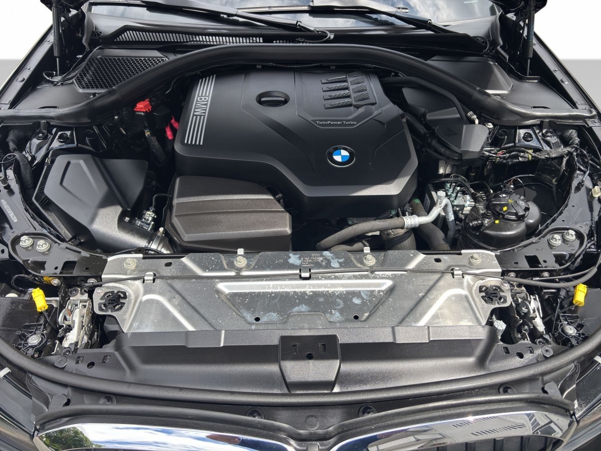 BMW 320i Touring Advantage - Samsaru's Car Outlet