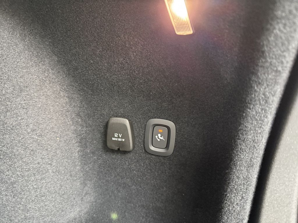 Volvo V60 T8 Ultra Dark Plug-In Hybrid AWD PANO 360°