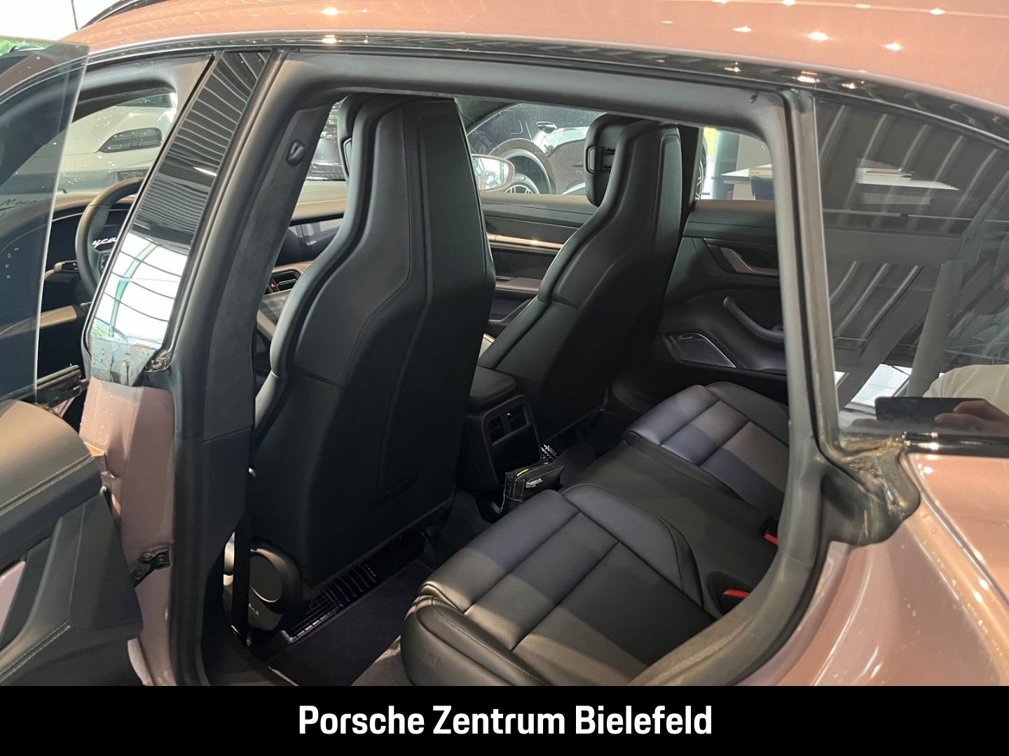 Porsche Taycan Turbo S Cross Turismo Burmester Panorama