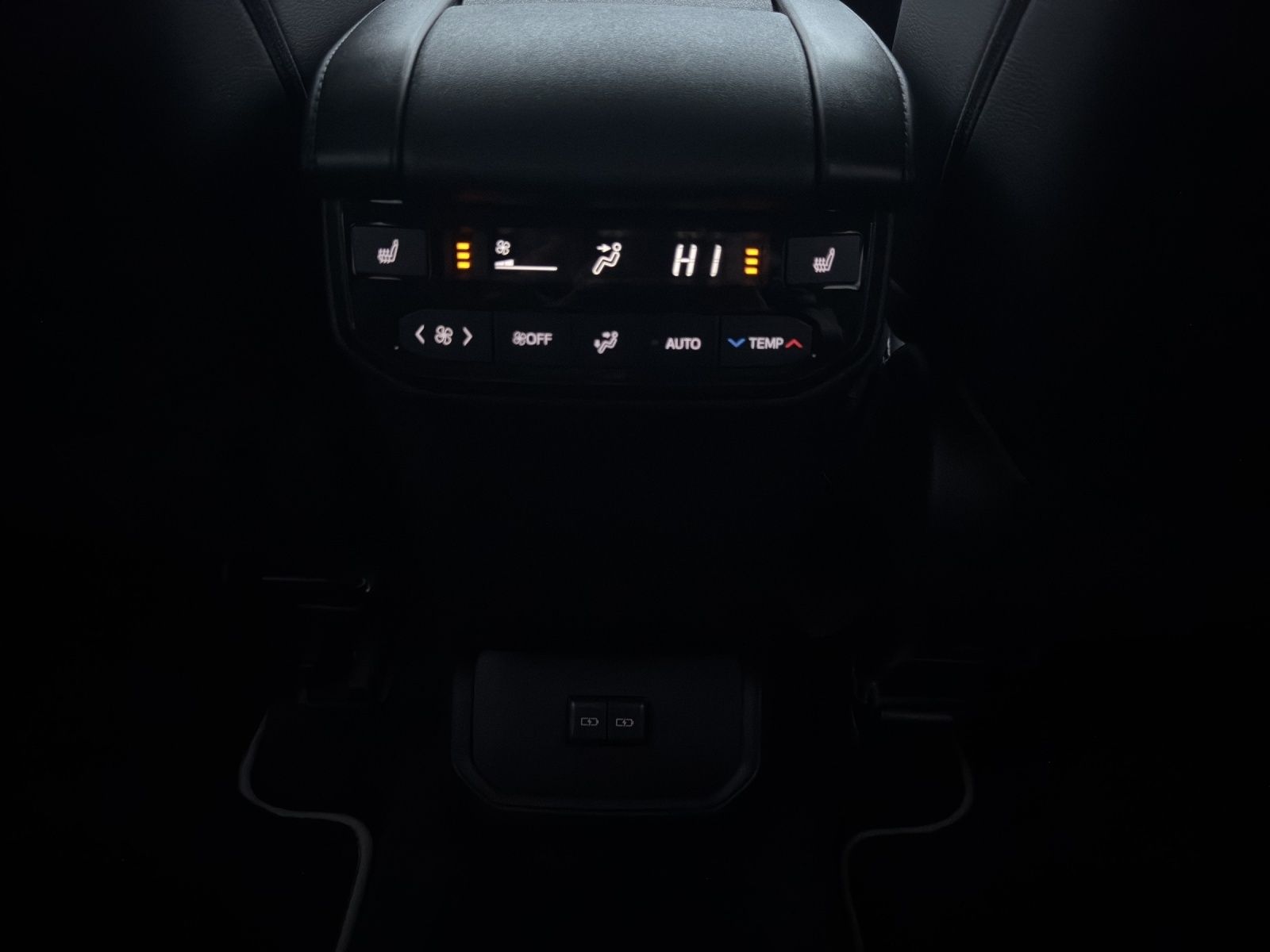 Toyota Highlander Hybrid Luxury 7 SITZER+AHK+LEDER+HuD