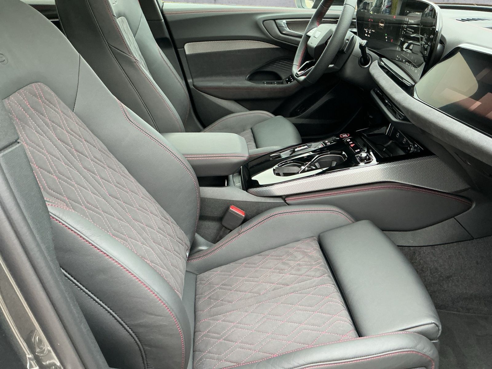 Audi A5 Avant e-hybrid 220kW S-LINE MATRIX+B&O+PANO