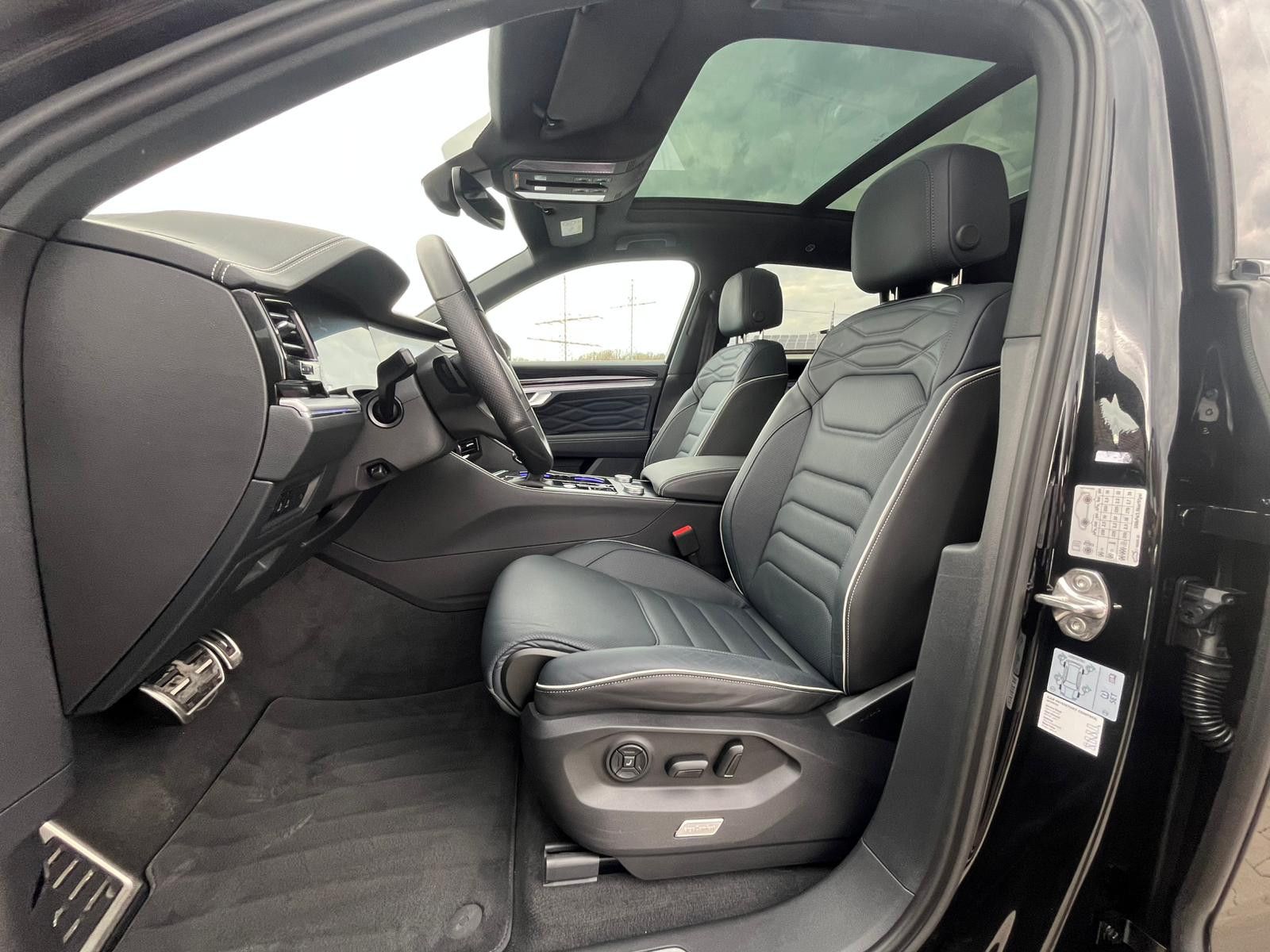 Volkswagen Touareg 3.0TDI 4M R-Line VOLL Black 22" UPE 114T