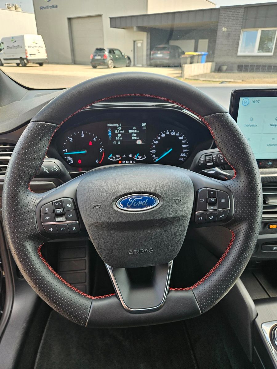 Ford Focus Turnier ST-Line ACC LED NAVI Kamera