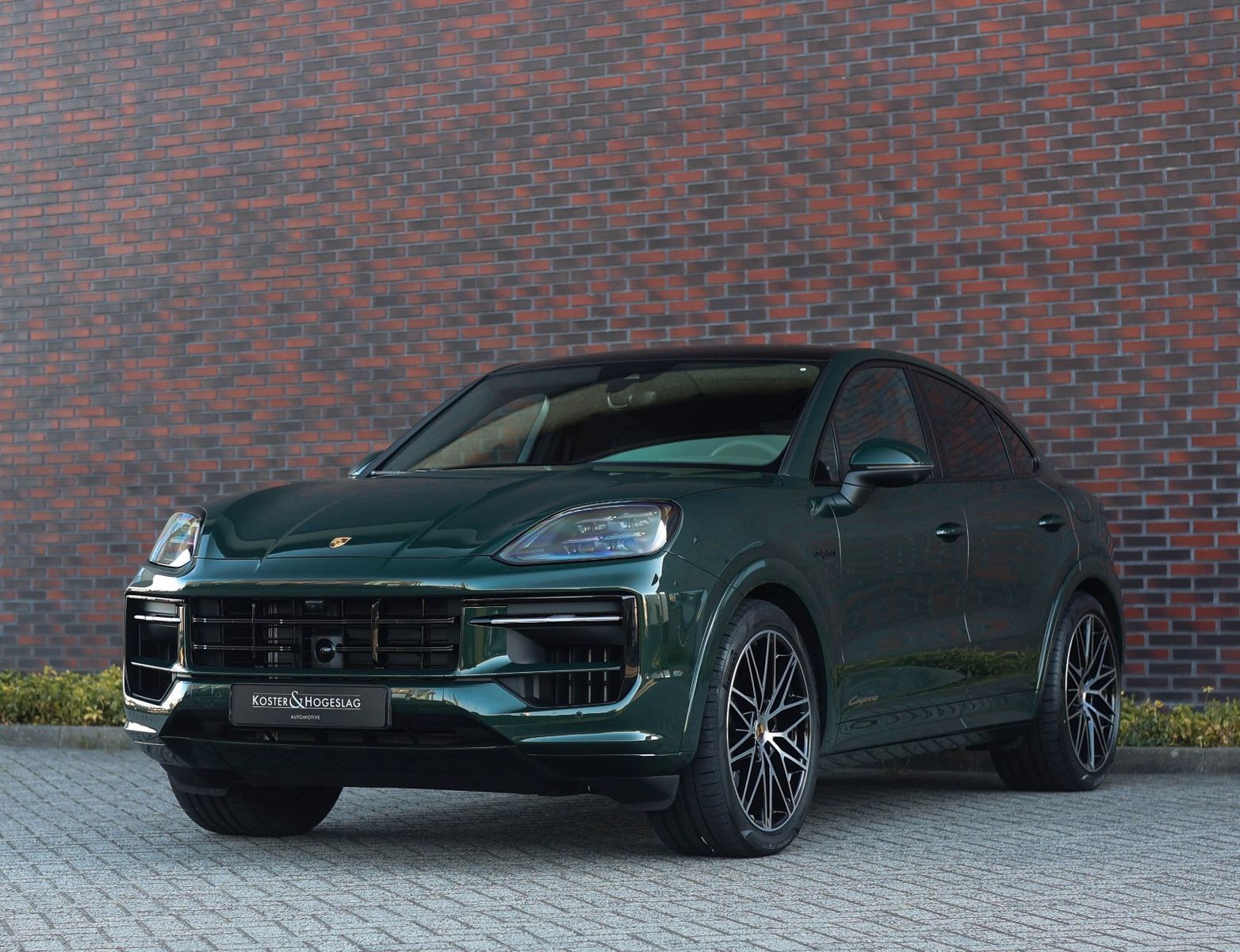 Porsche Cayenne Coupe E-Hybrid *Goodwood Green*