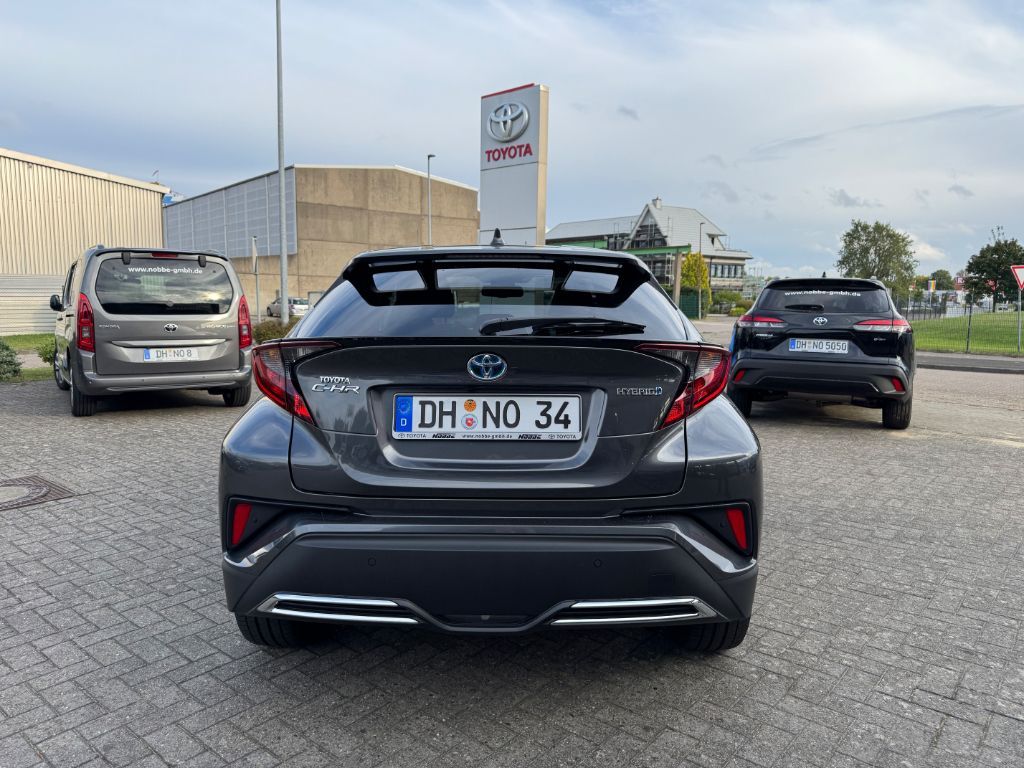 Toyota C-HR 2.0 Hybrid Team - Samsaru's Car Outlet
