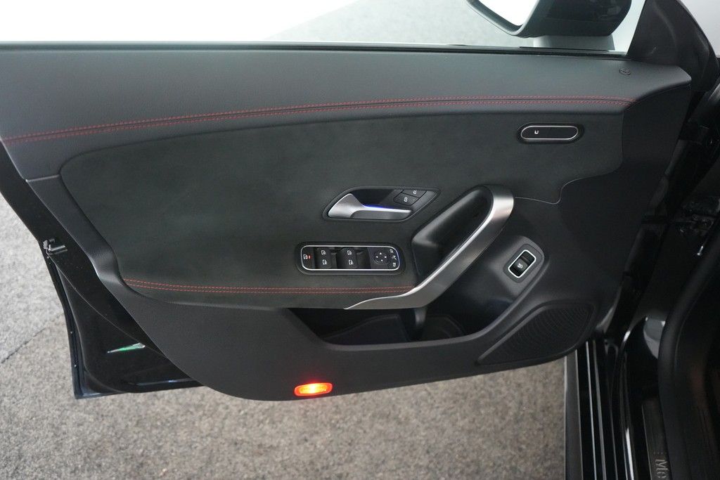 Mercedes-Benz CLA 250 Shooting Brake 4Matic AMG line - Samsaru's Car Outlet