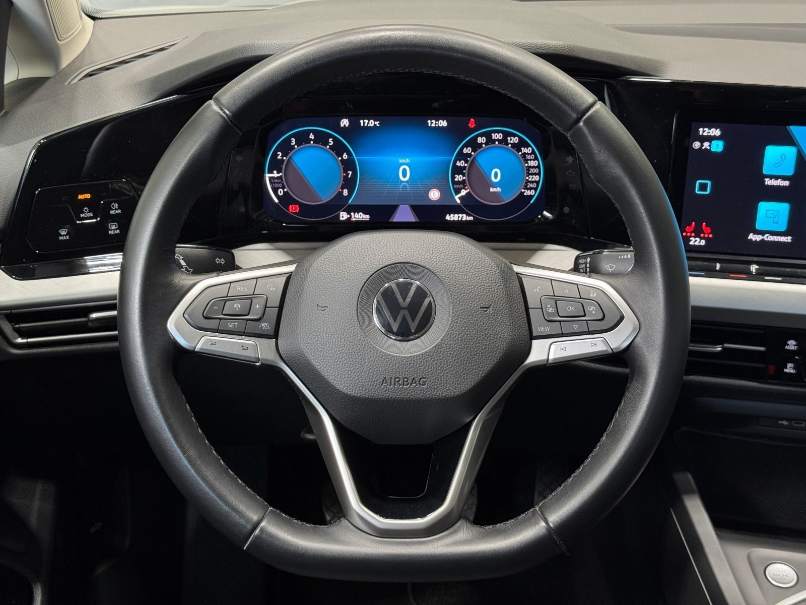 Volkswagen Golf Life 1.0 TSI - Samsaru's Car Outlet