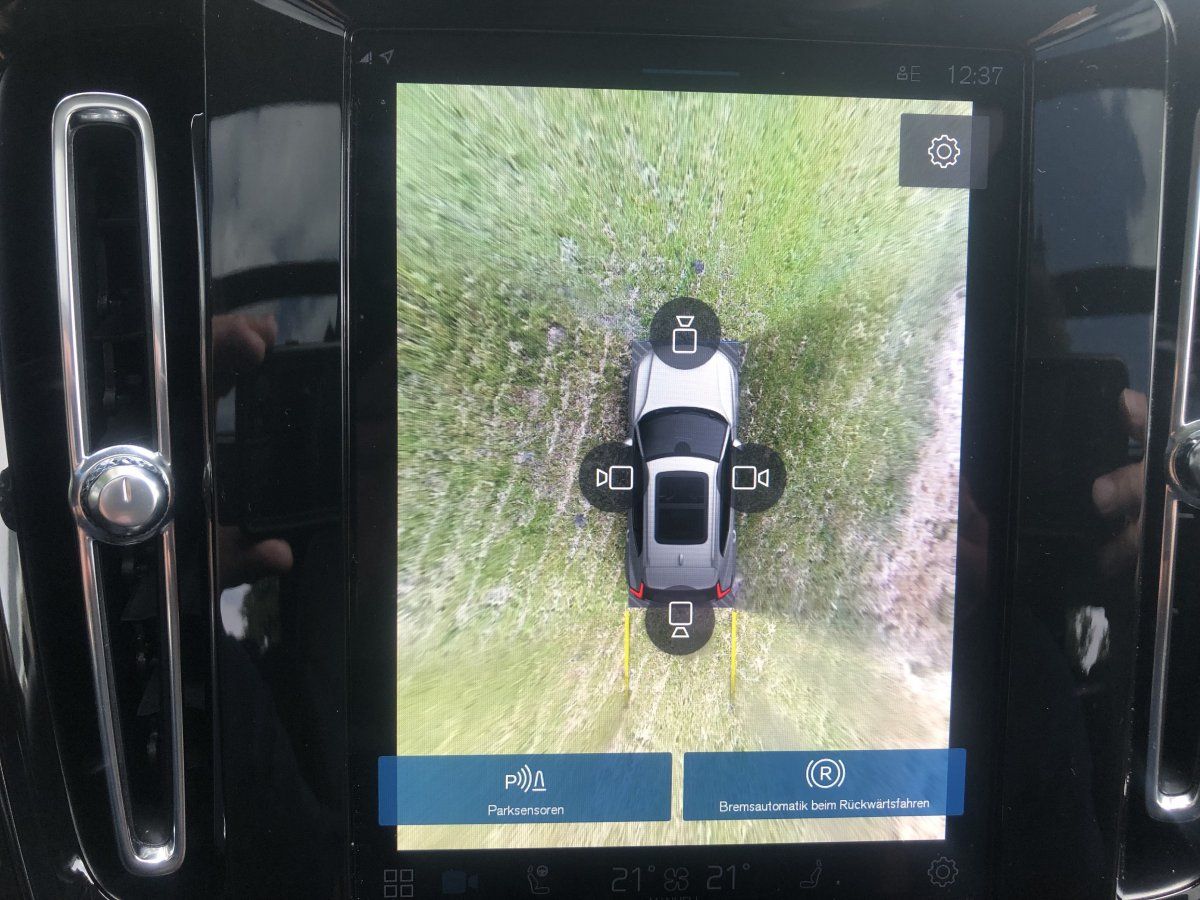 Volvo XC40 B4 Plus Dark - Samsaru's Car Outlet