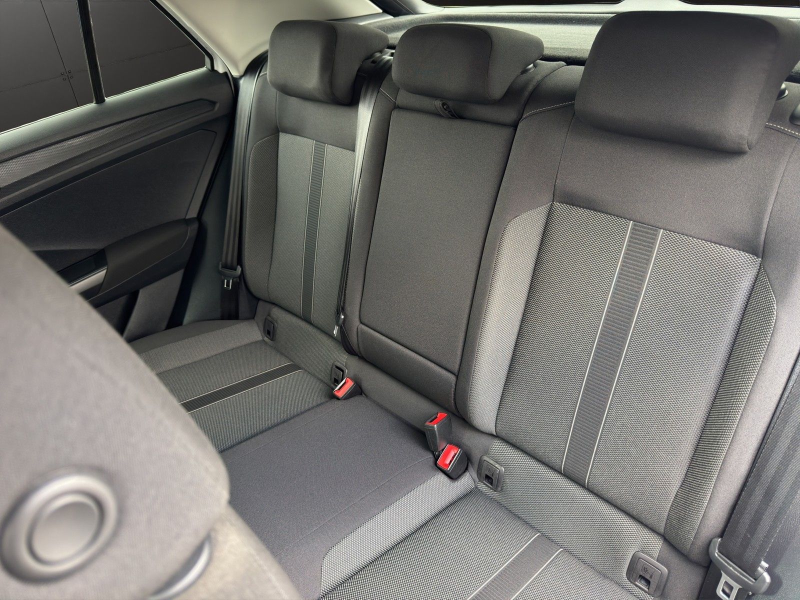 Volkswagen T-Roc 1.5TSI DSG Life - Samsaru's Car Outlet