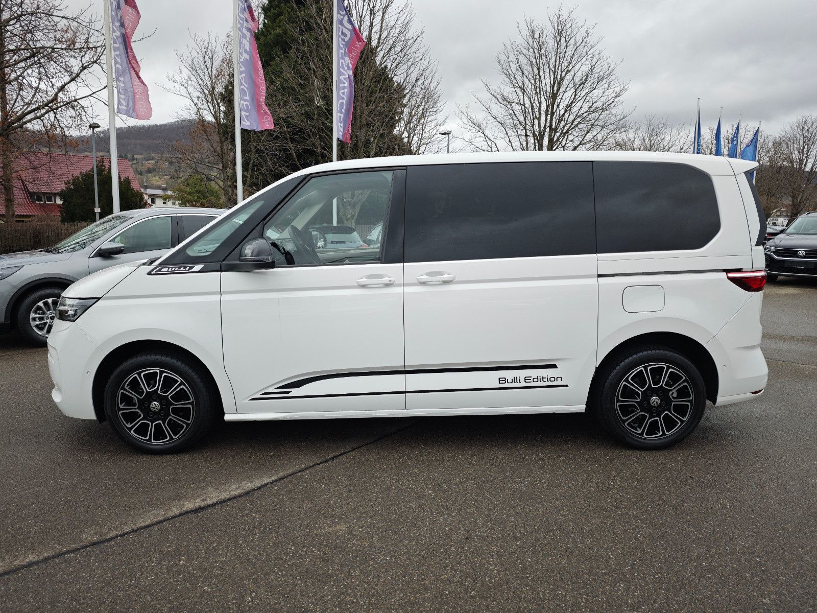Volkswagen T7 Multivan Life - Samsaru's Car Outlet