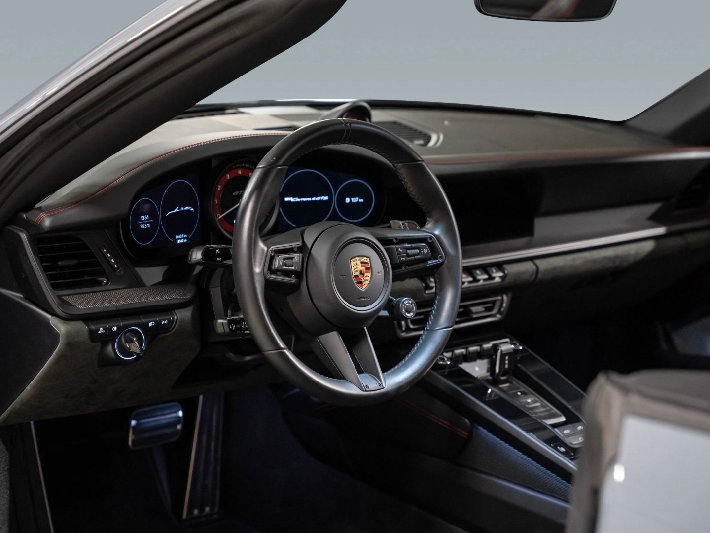 Porsche 992 Carrera 4 GTS Cabriolet InoDrive Burmester