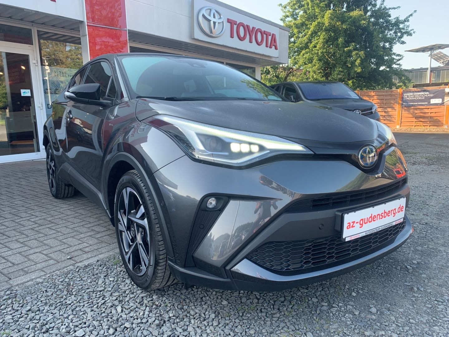 Toyota C-HR Hybrid Team D - Samsaru's Car Outlet