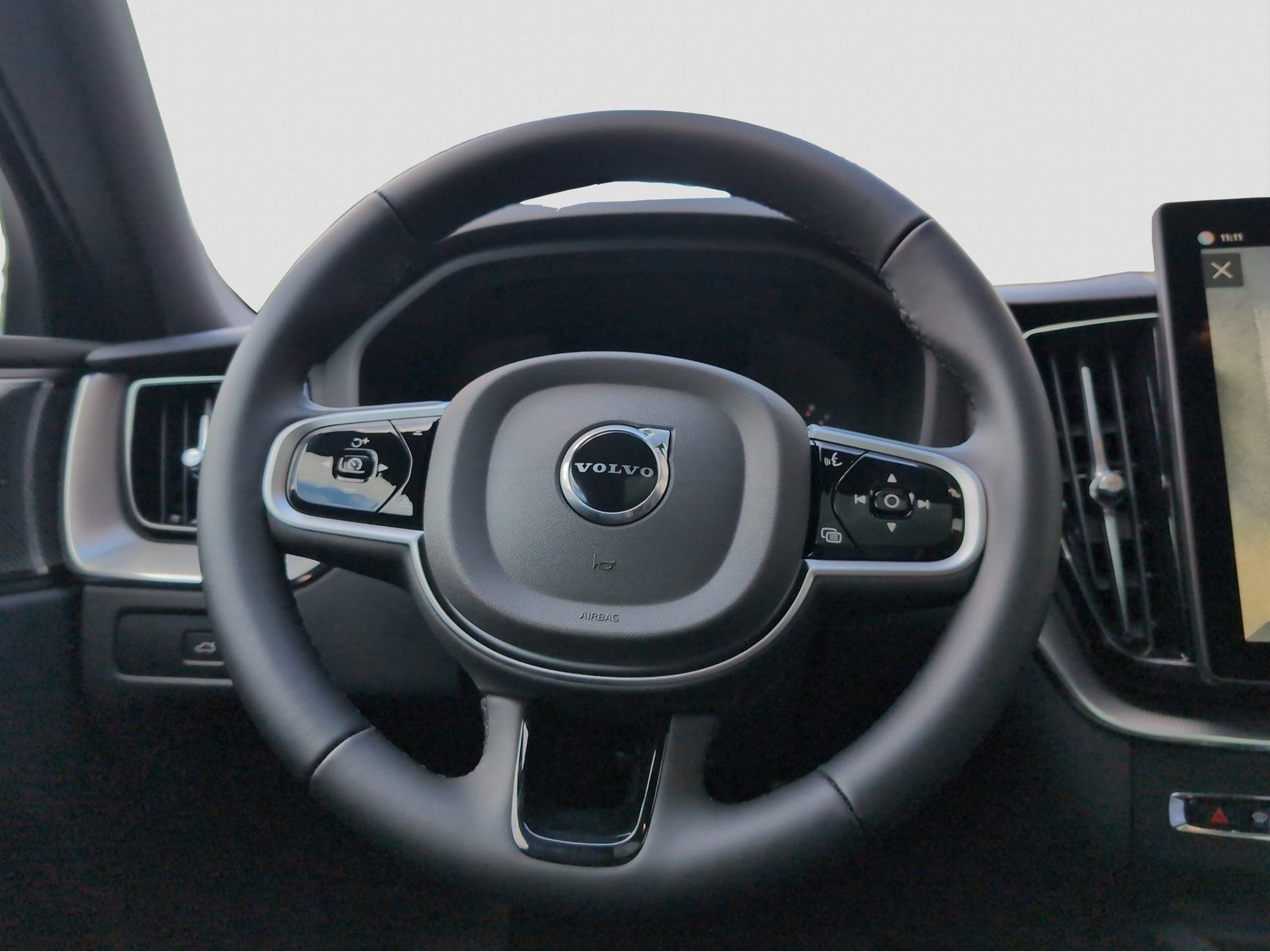 Volvo XC60 Black Edition B5 AWD Plus - Samsaru's Car Outlet