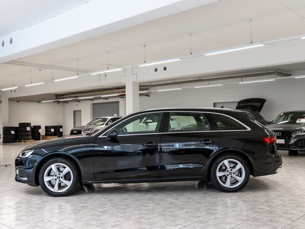 Audi A4 Avant 35 TFSI advanced S line - Samsaru's Car Outlet
