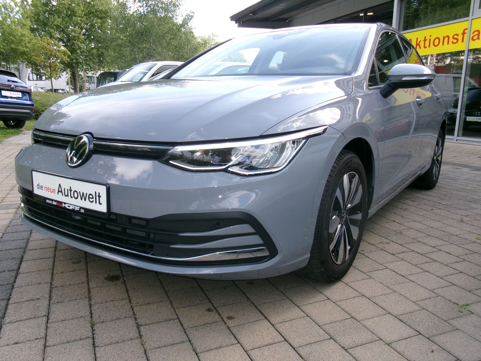 Volkswagen Golf VIII 1.0 eTSI Move - Samsaru's Car Outlet