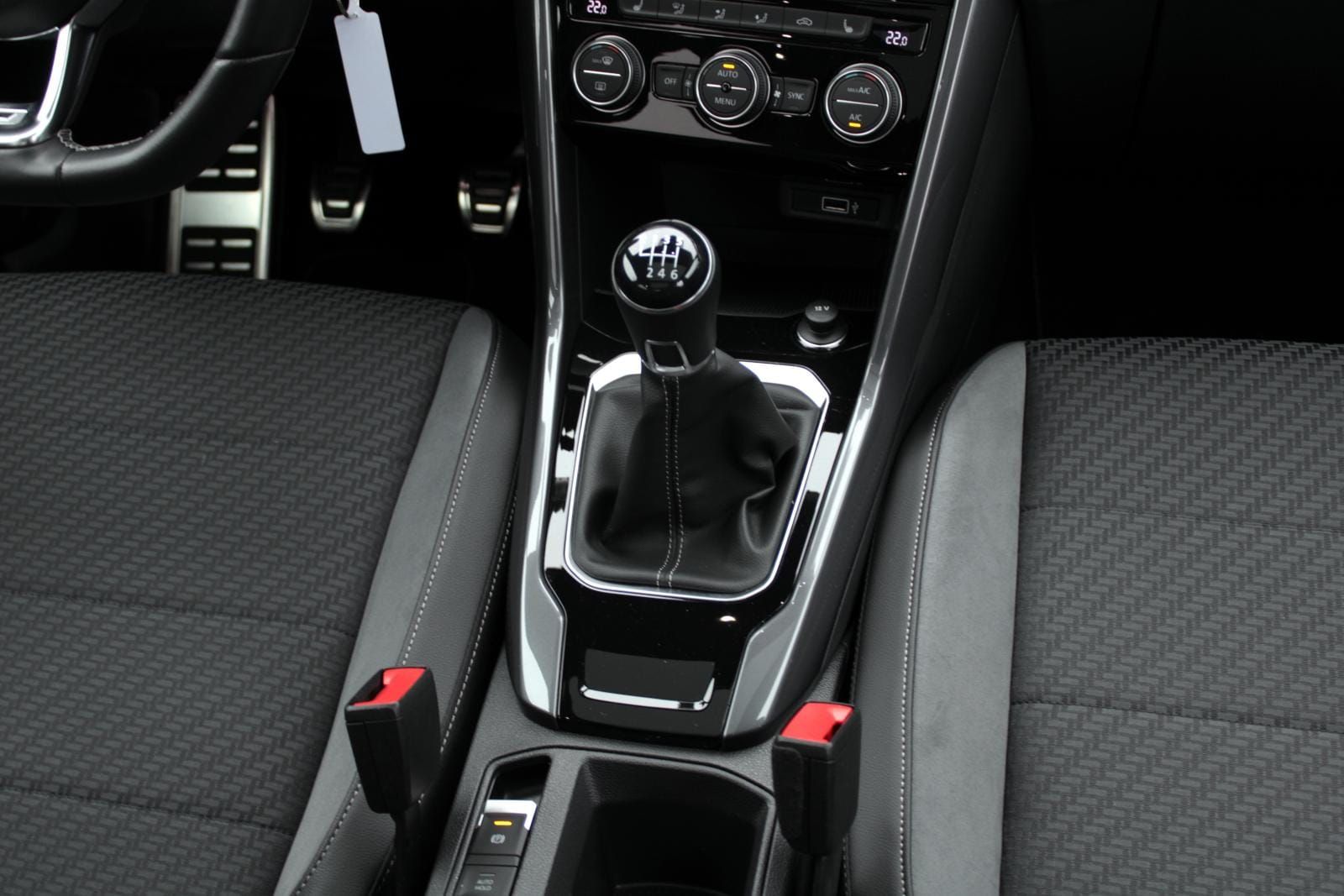 Volkswagen T-ROC 1.5TSI R-Line - Samsaru's Car Outlet