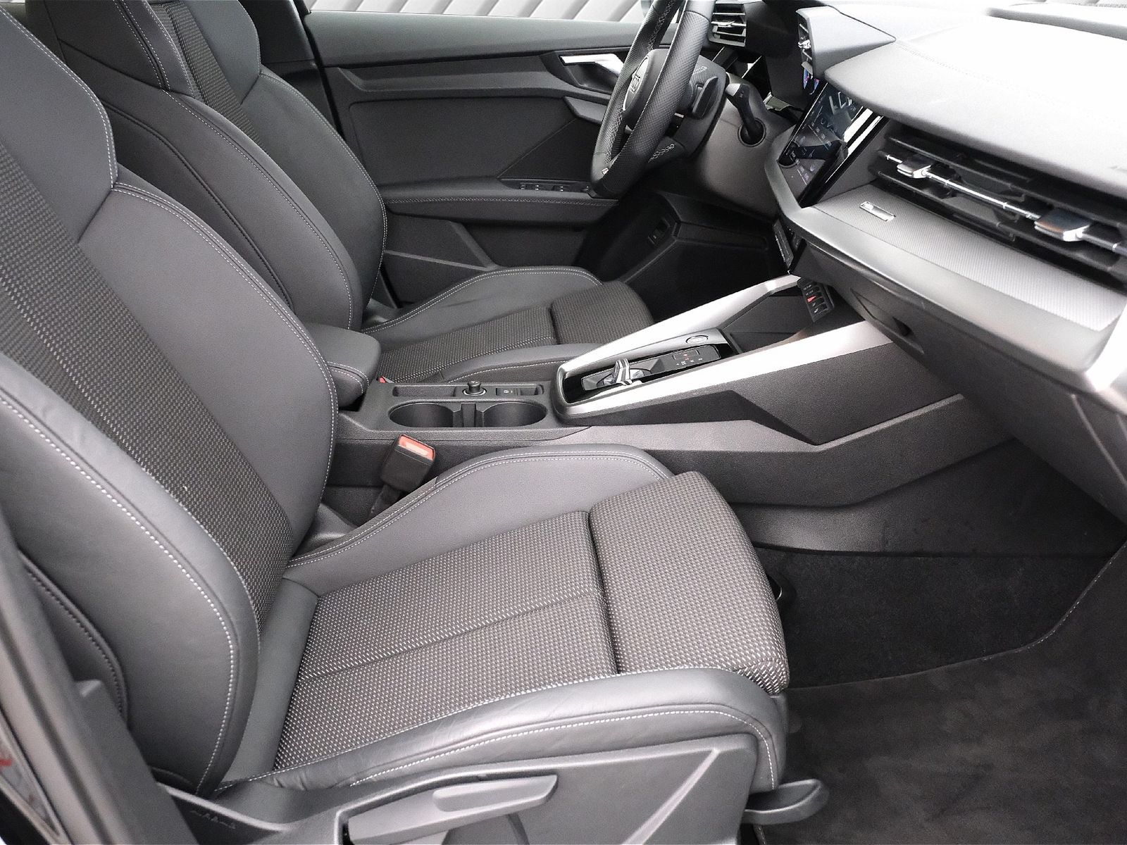 Audi A3 Limousine 30 TDI advanced - Samsaru's Car Outlet