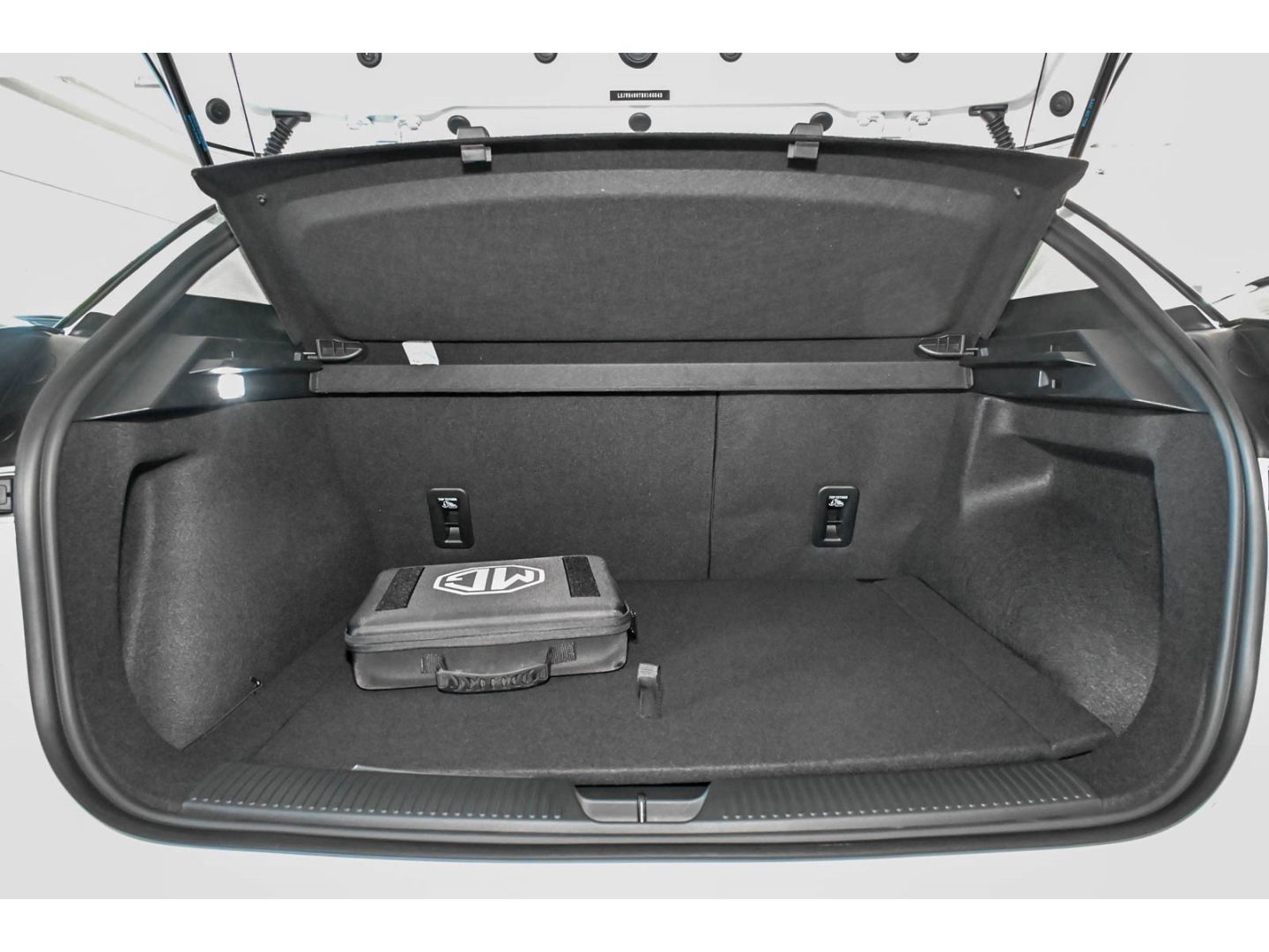 MG4 Luxury StandHZG Navi GJR Digitales Cockpit 3